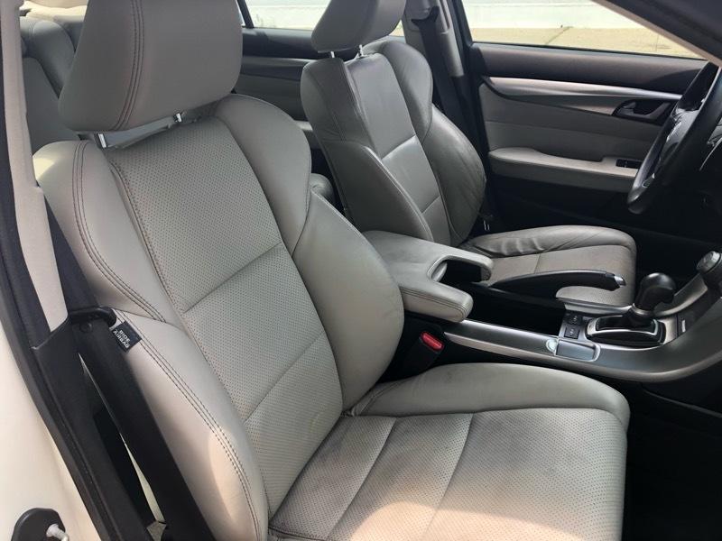 Acura TL 5-Speed AT SH-AWD with Tech Package 2011