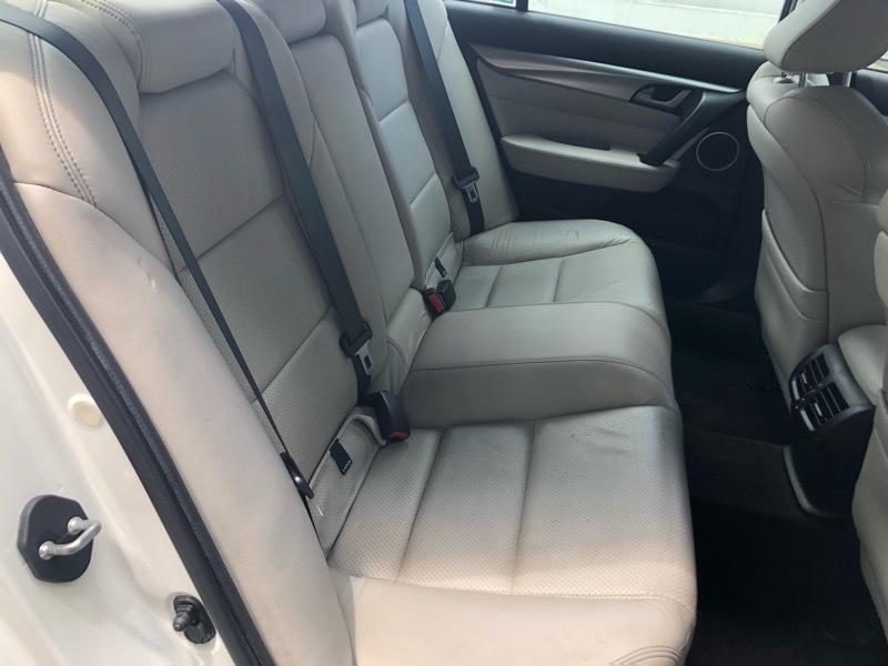 Acura TL 5-Speed AT SH-AWD with Tech Package 2011