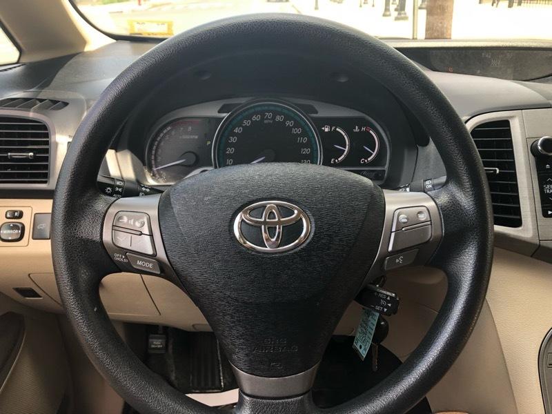 Toyota Venza LE I4 AWD 2012