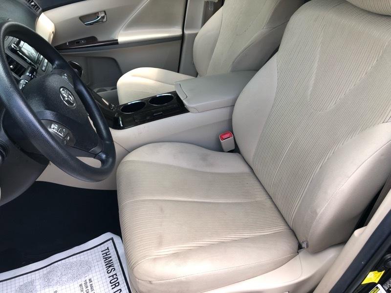 Toyota Venza LE I4 AWD 2012
