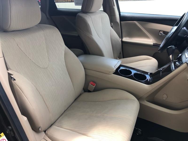 Toyota Venza LE I4 AWD 2012