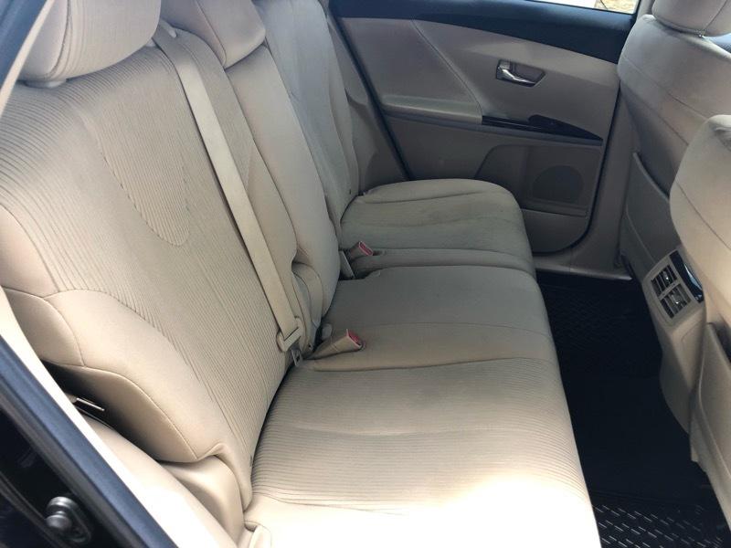 Toyota Venza LE I4 AWD 2012