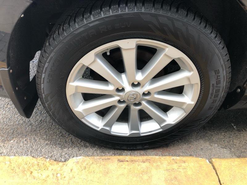 Toyota Venza LE I4 AWD 2012
