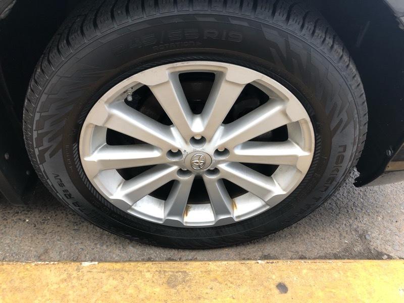 Toyota Venza LE I4 AWD 2012