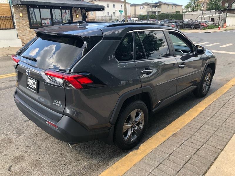 Toyota RAV4 Hybrid XLE 2024