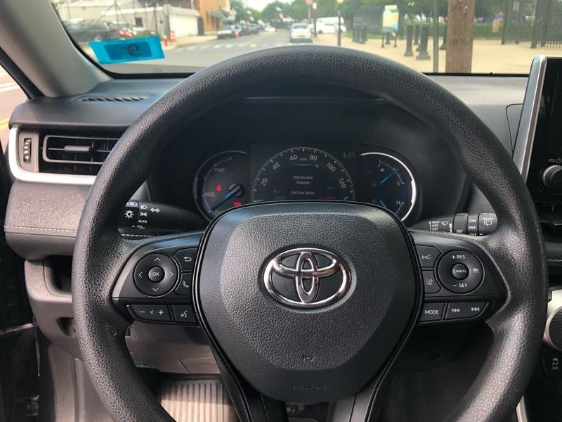 Toyota RAV4 Hybrid XLE 2024