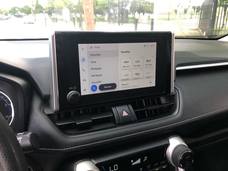 Toyota RAV4 Hybrid XLE 2024