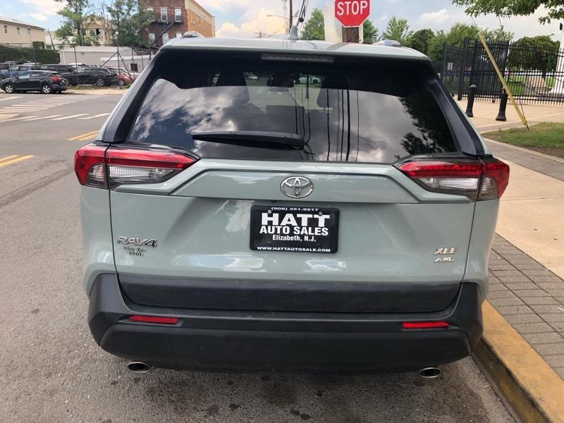 Toyota RAV4 XLE AWD 2021
