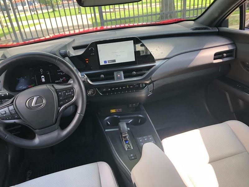 Lexus UX 300h Premium AWD 2025