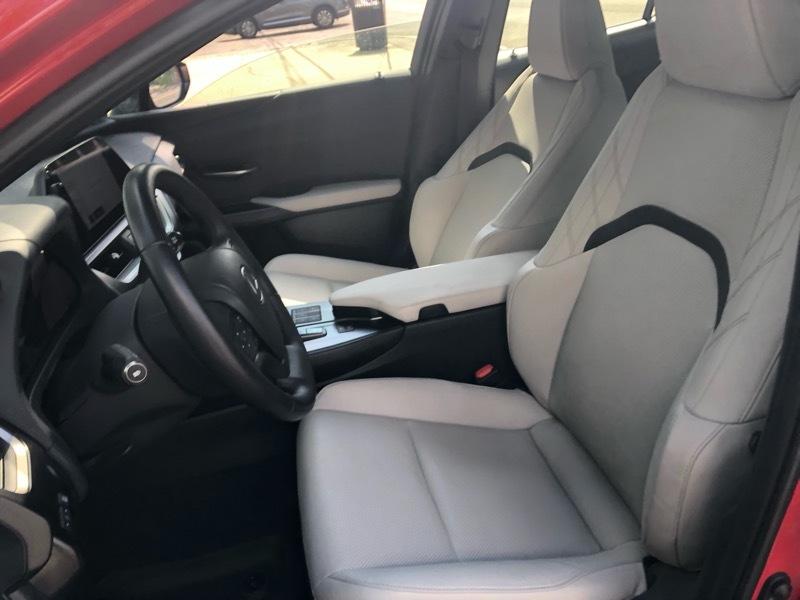 Lexus UX 300h Premium AWD 2025