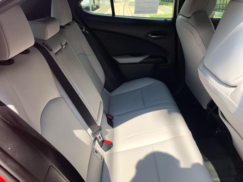 Lexus UX 300h Premium AWD 2025
