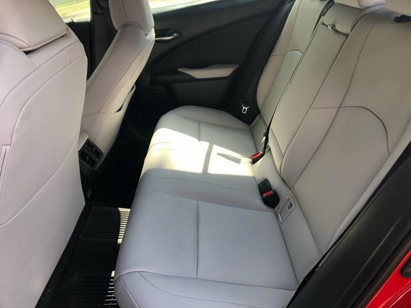Lexus UX 300h Premium AWD 2025