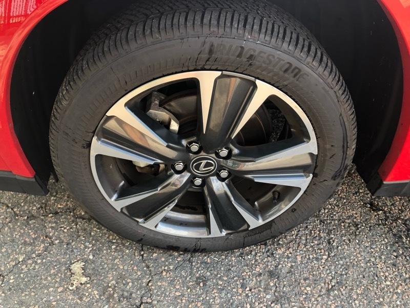 Lexus UX 300h Premium AWD 2025