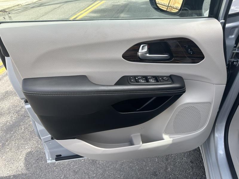 Chrysler Pacifica Limited AWD 2023