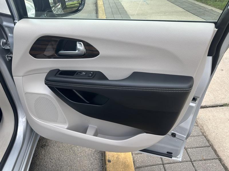 Chrysler Pacifica Limited AWD 2023