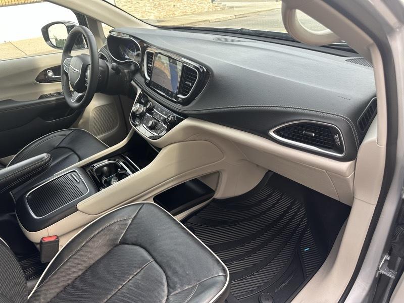 Chrysler Pacifica Limited AWD 2023