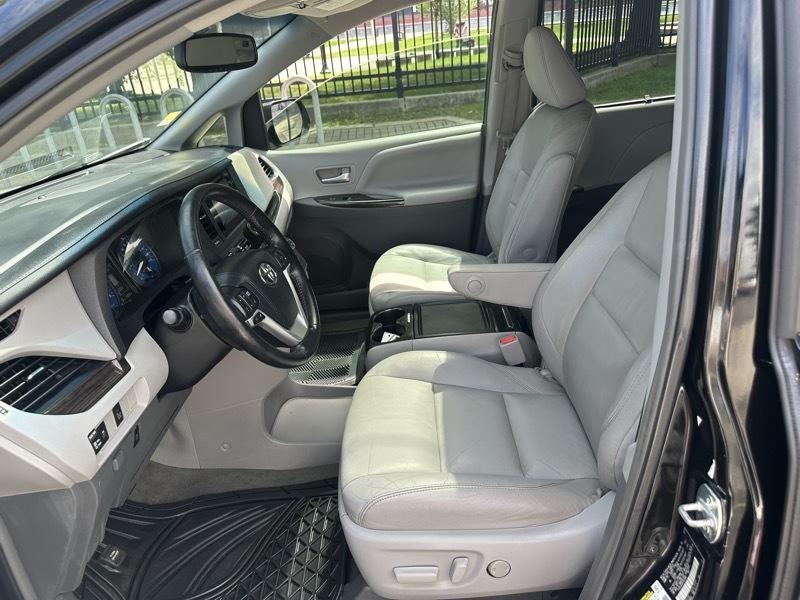 Toyota Sienna  2015