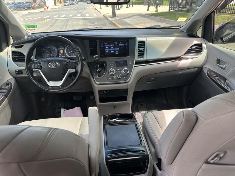 Toyota Sienna  2015