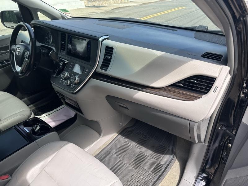 Toyota Sienna  2015