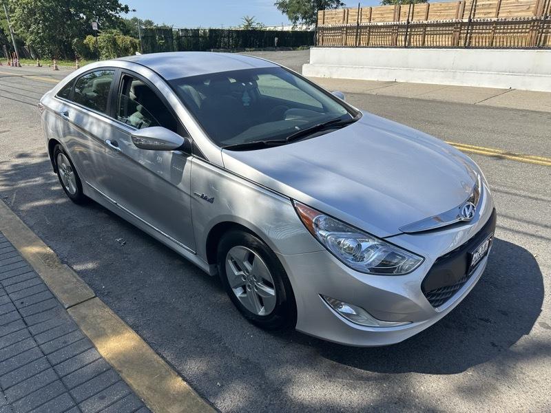 Hyundai Sonata Hybrid Sedan 2012
