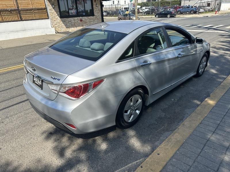 Hyundai Sonata Hybrid Sedan 2012
