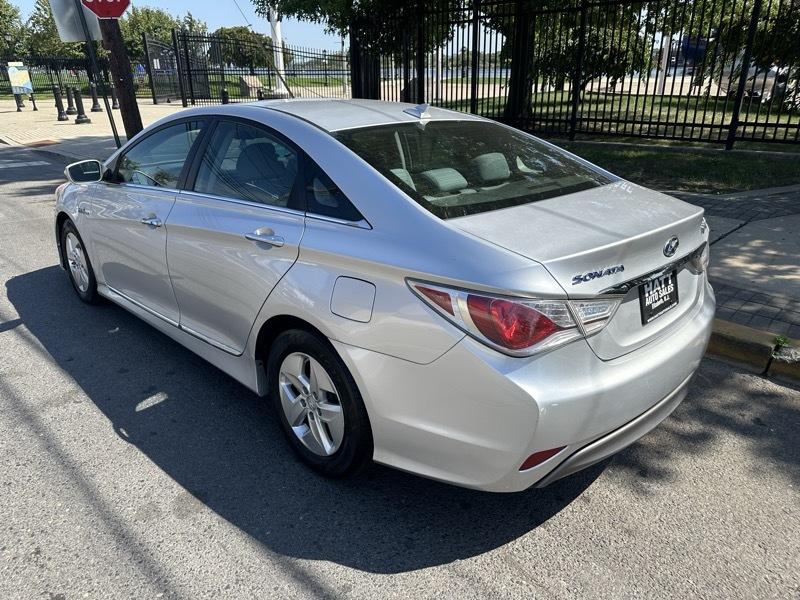 Hyundai Sonata Hybrid Sedan 2012