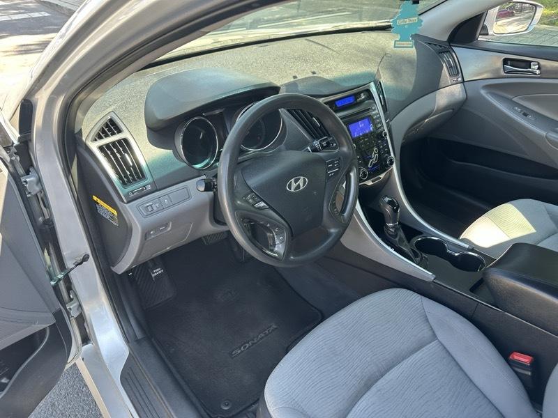 Hyundai Sonata Hybrid Sedan 2012