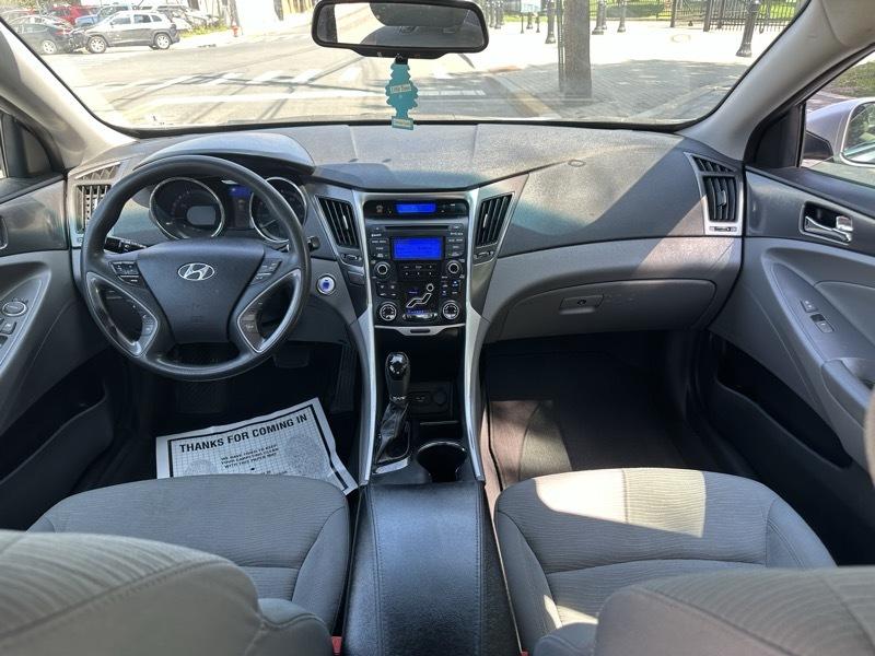 Hyundai Sonata Hybrid Sedan 2012