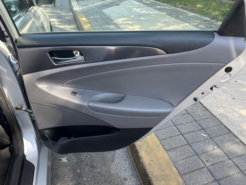 Hyundai Sonata Hybrid Sedan 2012
