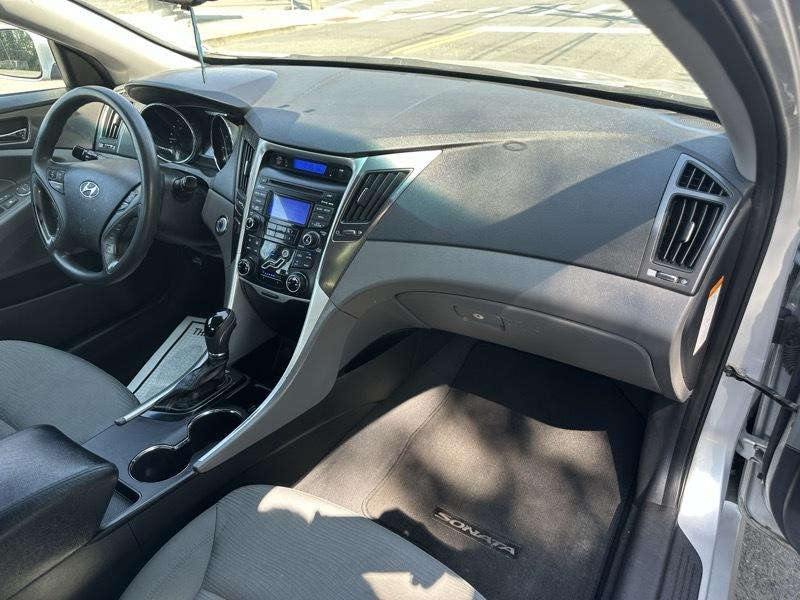 Hyundai Sonata Hybrid Sedan 2012