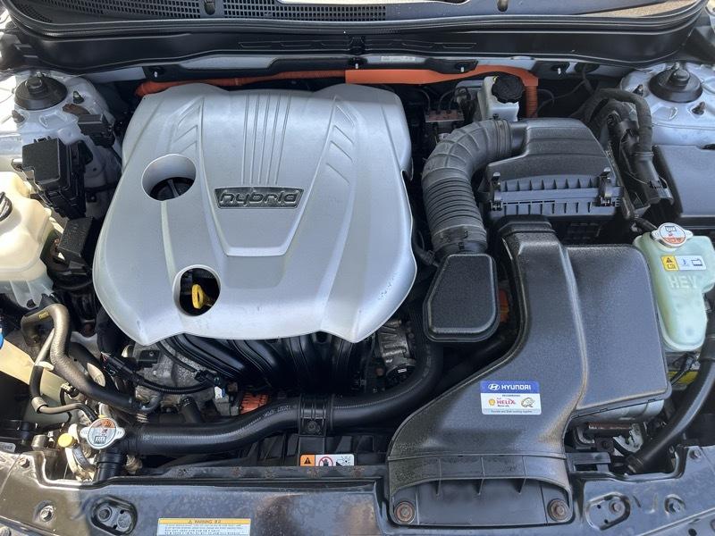 Hyundai Sonata Hybrid Sedan 2012