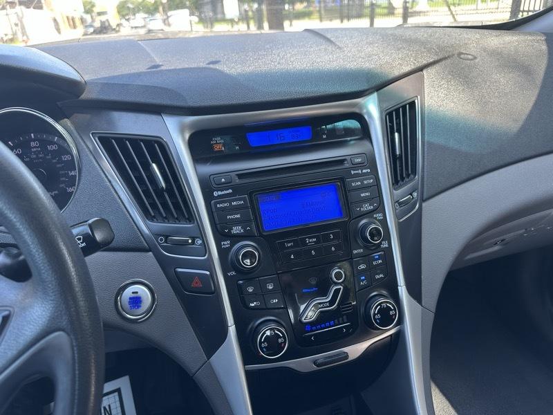 Hyundai Sonata Hybrid Sedan 2012