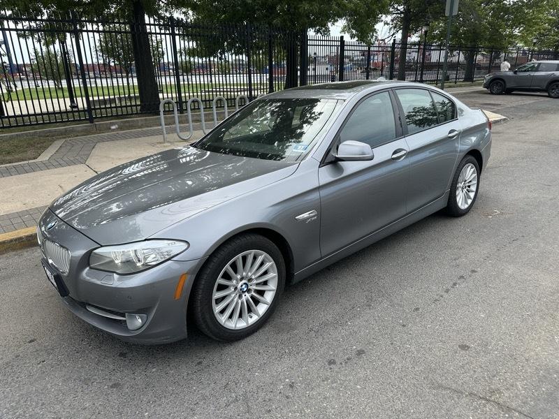 BMW 5-Series 550i xDrive 2012