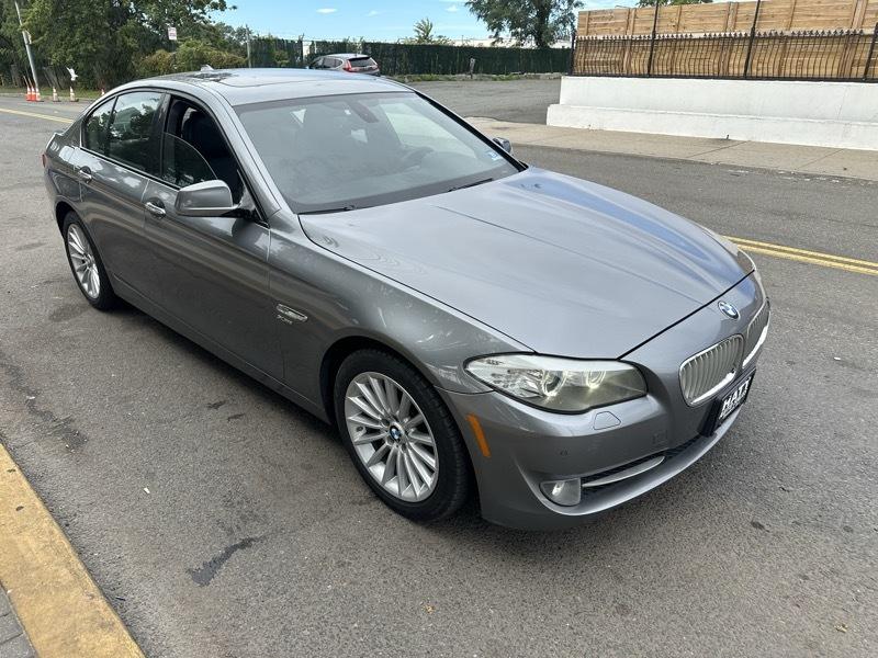 BMW 5-Series 550i xDrive 2012