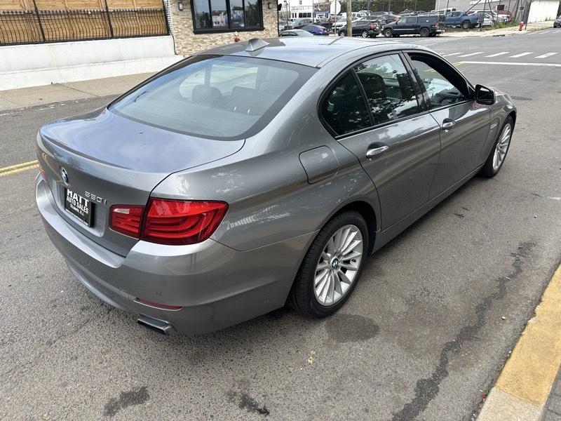 BMW 5-Series 550i xDrive 2012