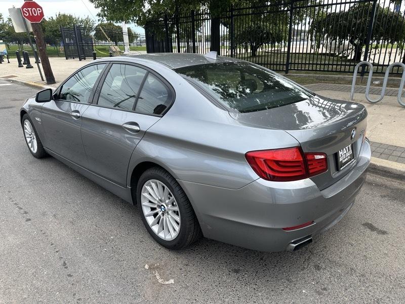 BMW 5-Series 550i xDrive 2012