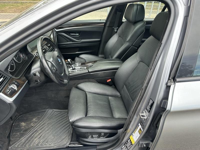 BMW 5-Series 550i xDrive 2012