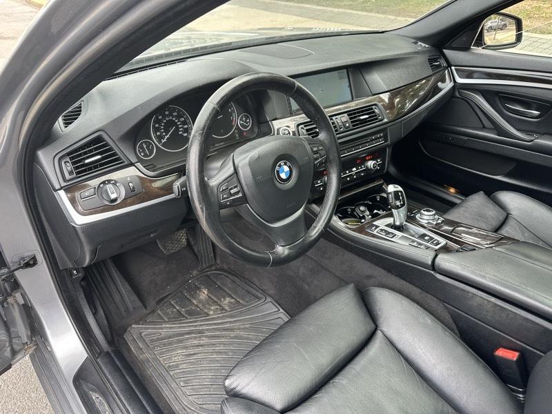 BMW 5-Series 550i xDrive 2012