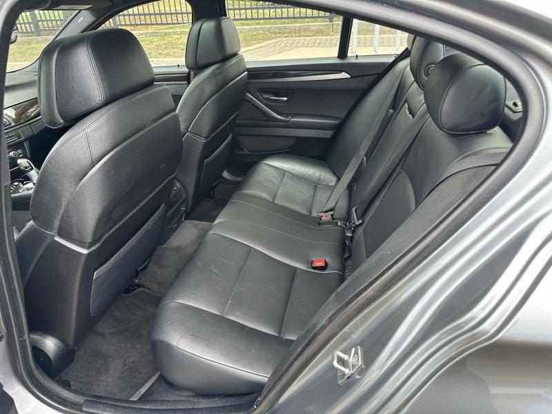 BMW 5-Series 550i xDrive 2012