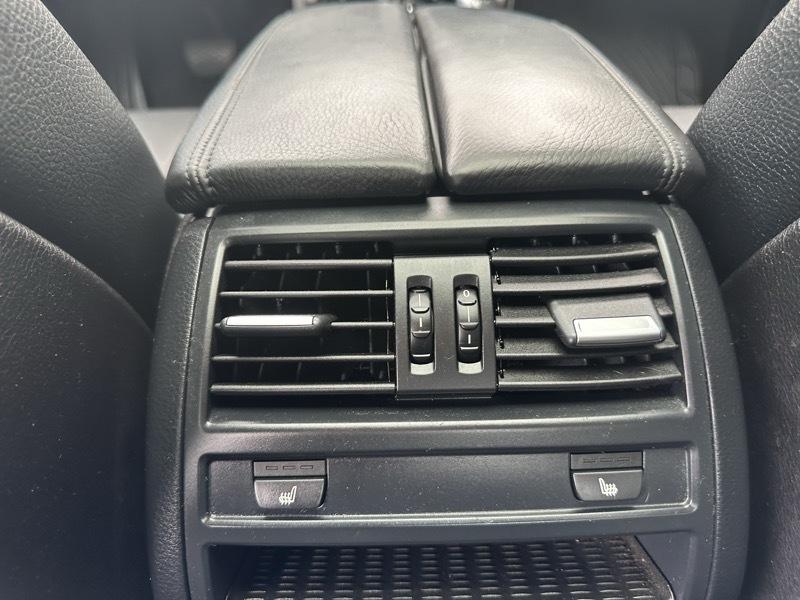 BMW 5-Series 550i xDrive 2012