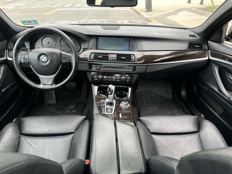 BMW 5-Series 550i xDrive 2012