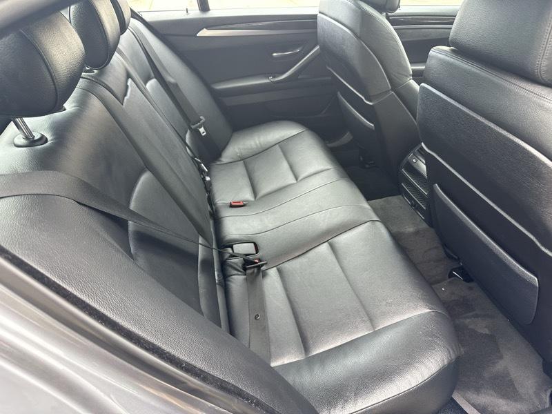BMW 5-Series 550i xDrive 2012