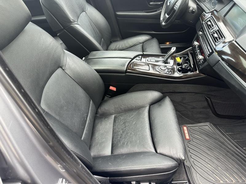 BMW 5-Series 550i xDrive 2012