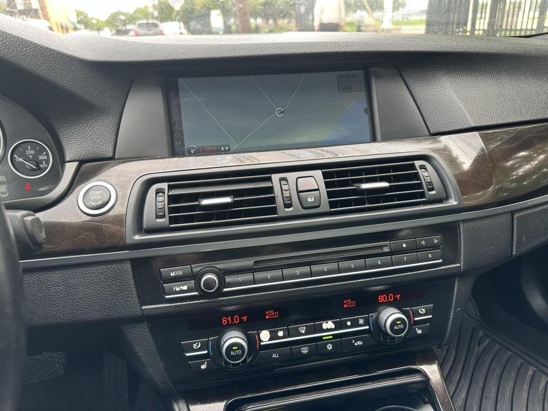 BMW 5-Series 550i xDrive 2012