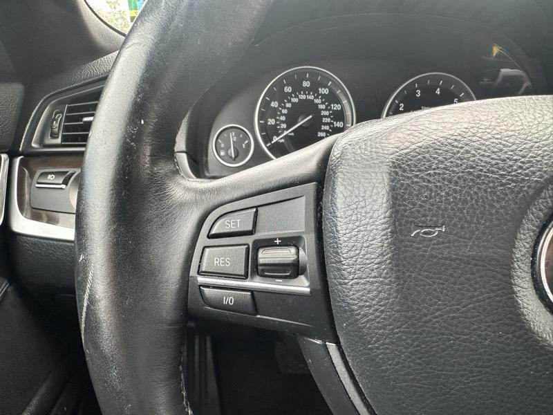 BMW 5-Series 550i xDrive 2012