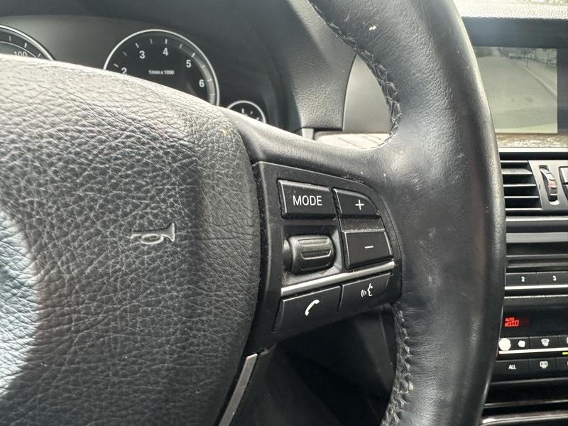 BMW 5-Series 550i xDrive 2012