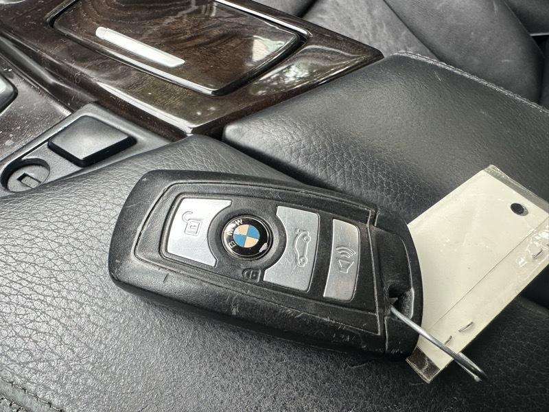 BMW 5-Series 550i xDrive 2012