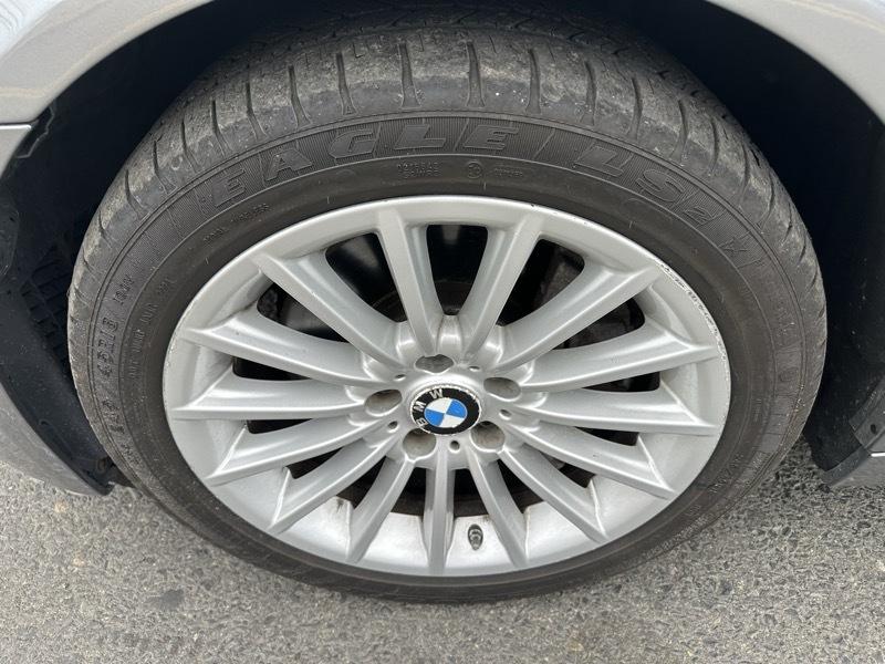 BMW 5-Series 550i xDrive 2012