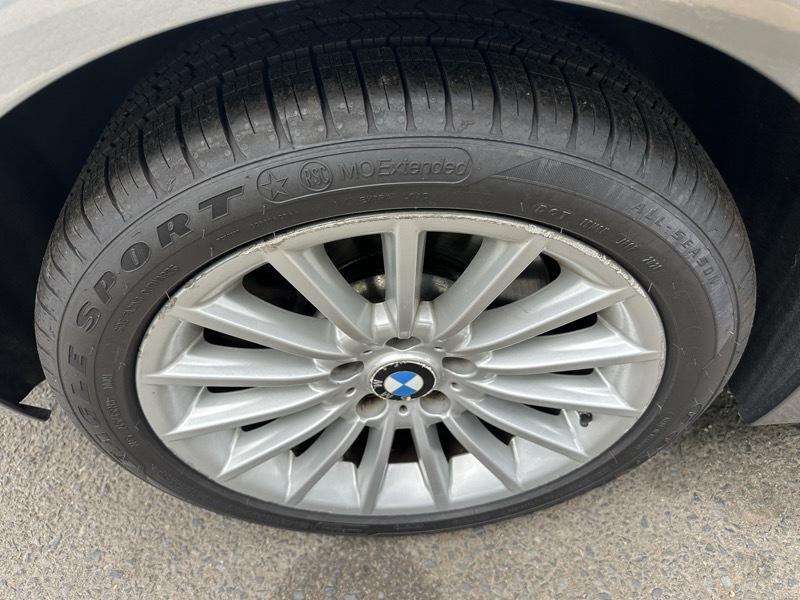 BMW 5-Series 550i xDrive 2012