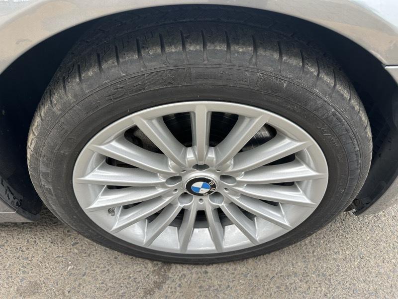 BMW 5-Series 550i xDrive 2012
